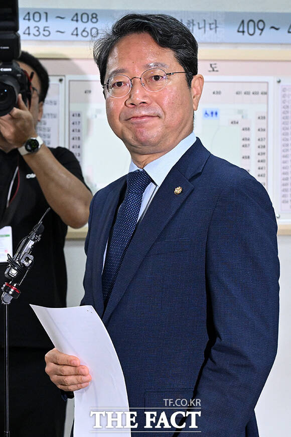 입장 밝히는 김승원 법무부 장관 후보자.