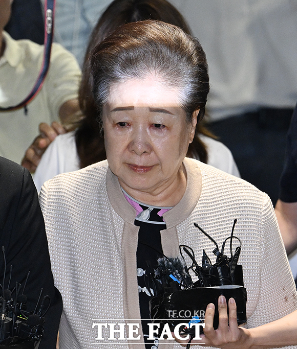 한학자 통일교 총재가 지난해 9월 서울 종로구 KT광화문빌딩 웨스트에 마련된 김건희특검 사무실에 출석하고 있다./박헌우 기자