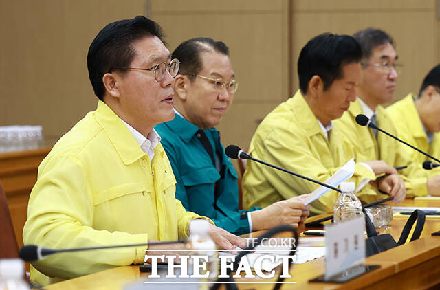 송석준 국회 외교통일위원장이 31일 오전 서울 종로구 외교부에서 열린 네팔 대홍수 관련 우리 국민 피해 및 대응 현황 보고에 참석해 모두발언을 하고 있다. /임영무 기자