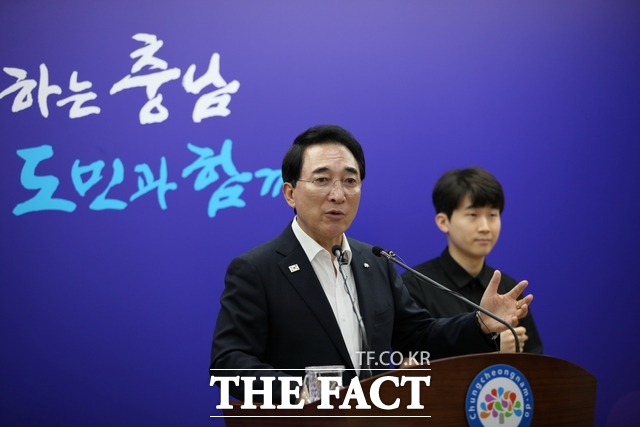 박수현 충남도지사가 31일 도청 프레스센터에서 기자간담회를 열고 독일·이탈리아 해외출장 성과와 향후 추진 계획을 설명하고 있다. /노경완 기자