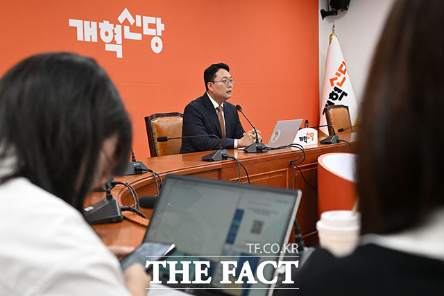 천하람 개혁신당 당대표 권한대행 겸 원내대표가 31일 오전 서울 여의도 국회에서 열린 기자간담회에서 발언을 하고 있다. /국회=서예원 기자