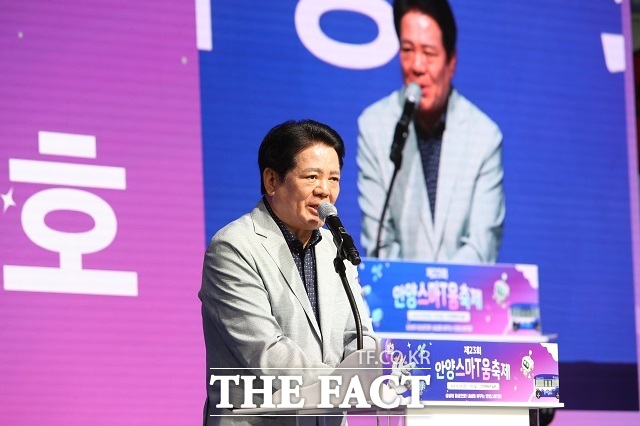 최대호 안양시장이 지난 29일 오후 2시 안양종합운동장 체육관에서 열린 제23회 안양스마T움축제에서 개회사를 하고 있다. /안양시