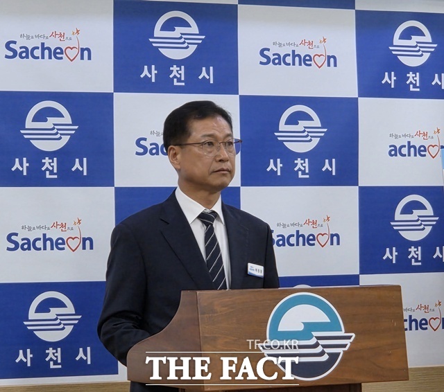 허원권 사천시 시민안전국장이 시민의 생명과 일상 지키는 안전도시 4대 전략에 대해 설명하고 있다. /사천=이경구 기자