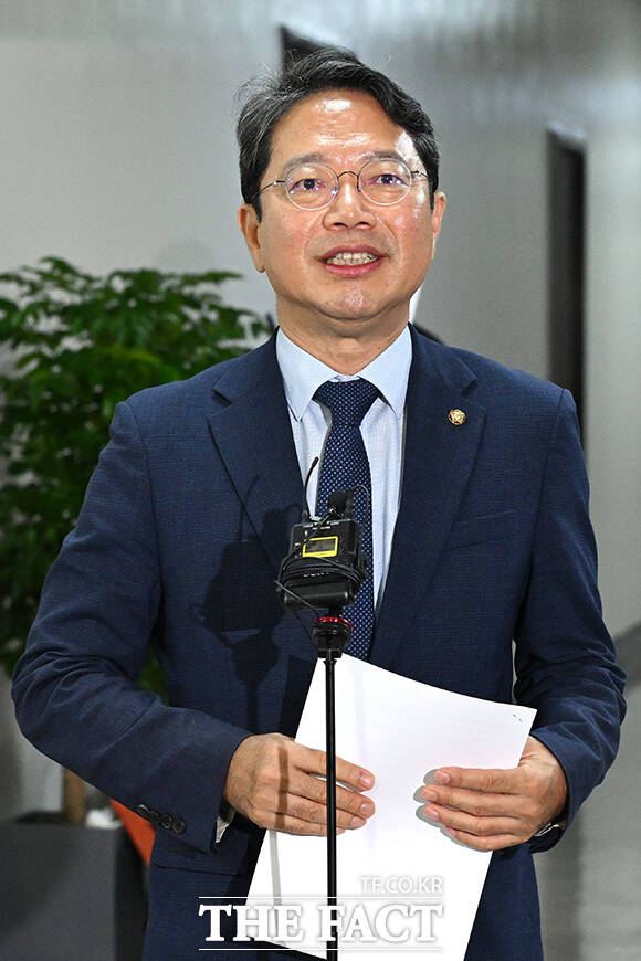 입장 밝히는 김승원 법무부 장관 후보자.