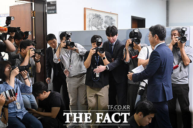 입장 밝히는 김승원 법무부 장관 후보자.