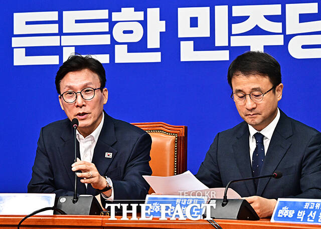 김민석 더불어민주당 대표가 31일 오전 서울 여의도 국회에서 열린 최고위원회의에 참석해 모두발언을 하고 있다. /국회=배정한 기자