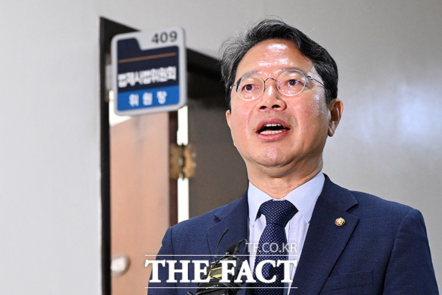 입장 밝히는 김승원 법무부 장관 후보자.