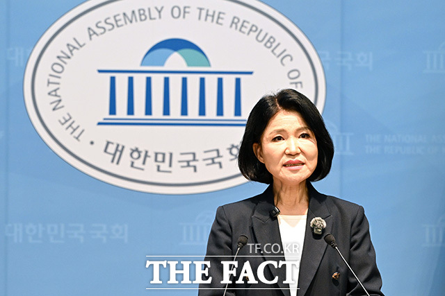 이진숙 국민의힘 의원이 31일 오후 서울 여의도 국회 소통관에서 기자회견을 열고 발언을 하고 있다. /국회=남용희 기자