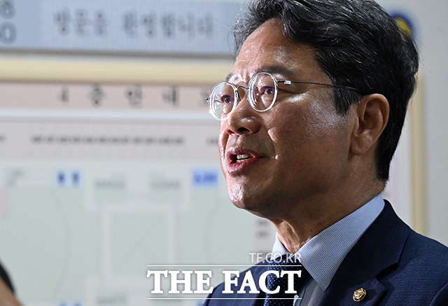 입장 밝히는 김승원 법무부 장관 후보자.