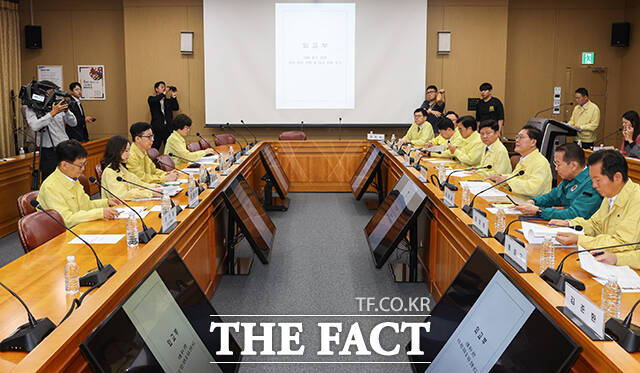송석준 국회 외교통일위원장이 31일 오전 서울 종로구 외교부에서 열린 네팔 대홍수 관련 우리 국민 피해 및 대응 현황 보고에 참석해 모두발언을 하고 있다. /임영무 기자