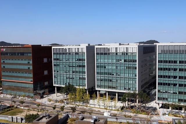 LG이노텍은 31일 종가를 기준으로 모건스탠리캐피털인터내셔널(MSCI) 한국 스탠더드지수에 다시 이름을 올린다./LG이노텍