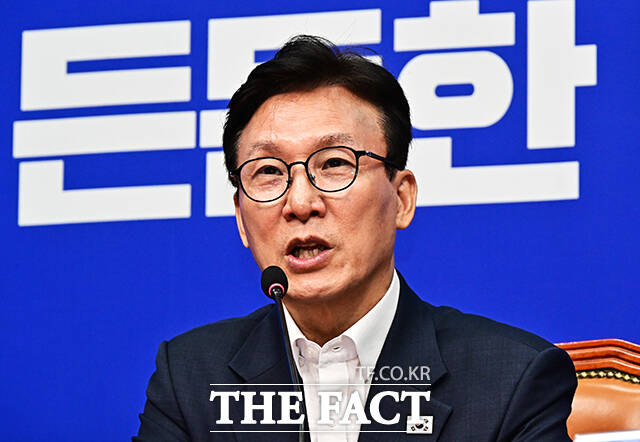 김민석 더불어민주당 대표가 31일 오전 서울 여의도 국회에서 열린 최고위원회의에 참석해 모두발언을 하고 있다. /국회=배정한 기자