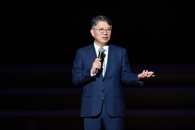 곽재선 KG그룹 회장이 지난 29일 서울 영등포구 KBS 아트홀에서 열린 창립 41주년 기념행사에서 기념사를 하고 있다. /KG그룹