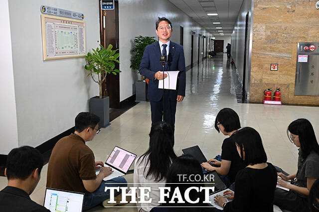 입장 밝히는 김승원 법무부 장관 후보자.