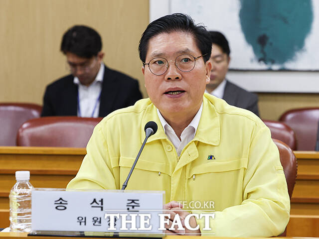 송석준 국회 외교통일위원장이 31일 오전 서울 종로구 외교부에서 열린 네팔 대홍수 관련 우리 국민 피해 및 대응 현황 보고에 참석해 모두발언을 하고 있다. /임영무 기자