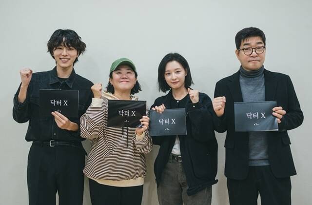 배우 김우석 이정은 김지원 손현주(왼쪽부터)가 호흡을 맞춘 '닥터X'는 오는 10월 9일 첫 방송될 예정이다. /SBS