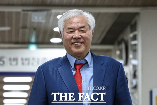 이재명 대통령이 소년원에서 검정고시를 봤다고 주장했다가 고발당한 전광훈 사랑제일교회 목사가 경찰에 출석해 피의자 조사를 받았다. /이새롬 기자 (현장풀)