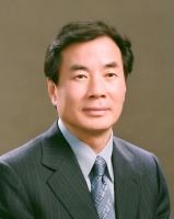  이장한 회장, 종근당 지분 전량 3세 증여…지주사 지분은 어디로?