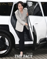  중기부 장관 후보자로 첫 출근하는 이소영 민주당 의원 [포토]