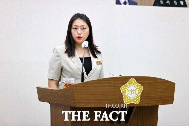 김초롱 당진시의원이 1일 5분 자유발언을 통해 장애인 의무 고용이 현장에서 제대로 지켜지지 않고 있다고 비판했다. /당진시의회