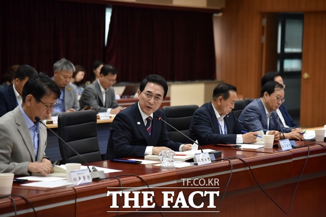 박수현 충남도지사가 1일 충남도청 대회의실에서 열린 확대간부회의에서 발언하고 있다. /노경완 기자