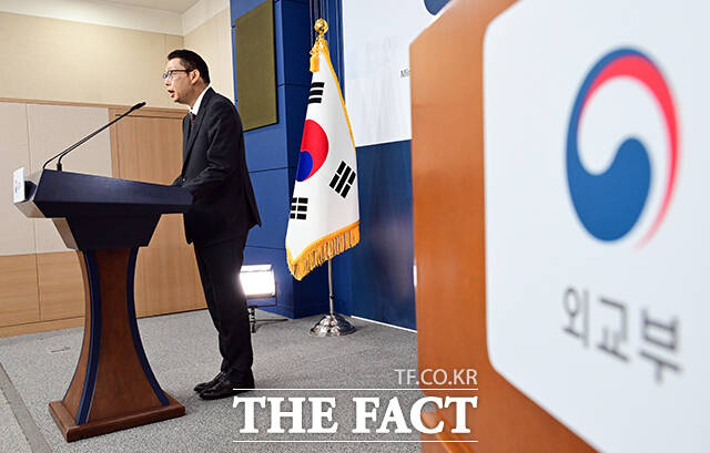 박두순 외교부 대변인이 1일 오후 서울 종로구 외교부 청사에서 현안 관련 정례브리핑을 하고 있다. /임영무 기자