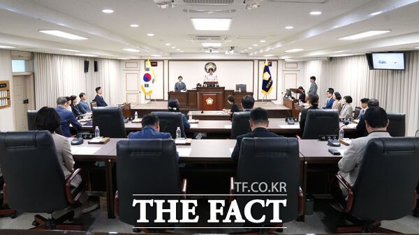 대전시 중구의회는 1일 본회의장에서 개회식을 열고 제10대 의회 275회 제1차 정례회 21일간의 일정에 돌입했다. 중구의회 본회의장 전경. /중구의회