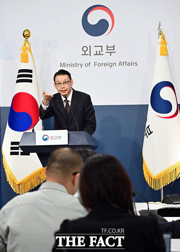 박두순 외교부 대변인이 1일 오후 서울 종로구 외교부 청사에서 현안 관련 정례브리핑을 하고 있다. /임영무 기자