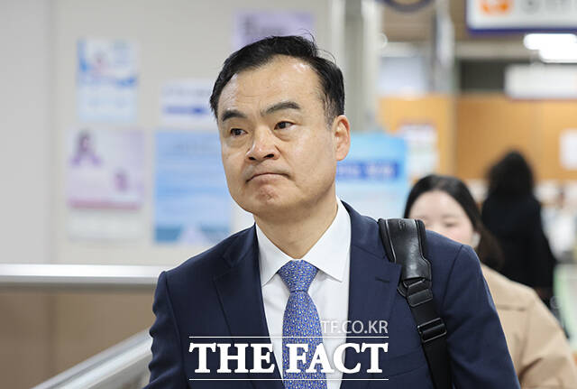 허태근 전 국방부 국방정책실장이 지난 4월8일 오전 서울 서초구 서울중앙지방법원에서 열린 순직해병 수사외압 사건 관련 공판에 출석하고 있다. /박헌우 기자