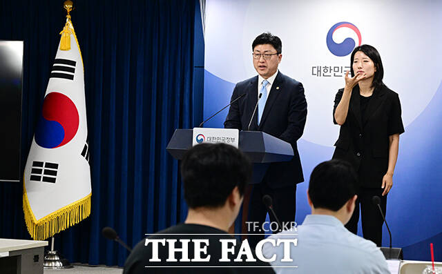 남재헌 해양수산부 차관이 1일 오전 서울 종로구 정부서울청사에서 2027년 해양수산부 예산안과 관련해 브리핑을 하고 있다. /임영무 기자