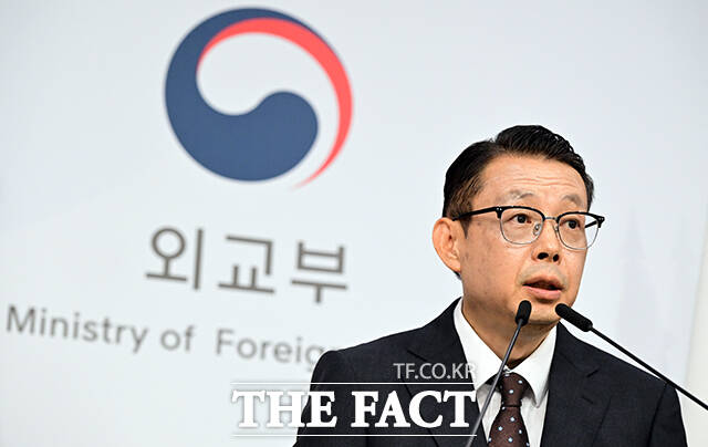 박두순 외교부 대변인이 1일 오후 서울 종로구 외교부 청사에서 현안 관련 정례브리핑을 하고 있다. /임영무 기자