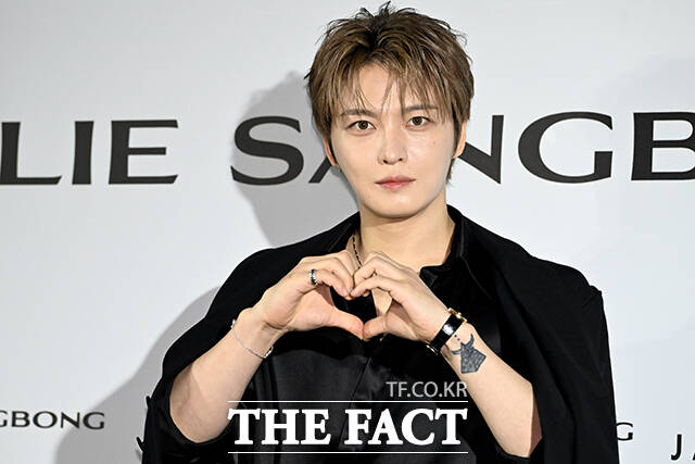 '하트' 만든 김재중.