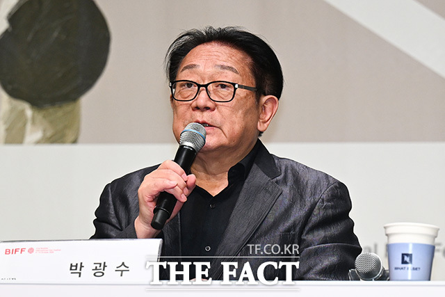 올해 부산국제영화제에 대해 설명하는 박광수 이사장.