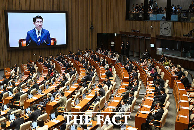 정기국회 개회식에서 개회사 하는 조정식 국회의장.