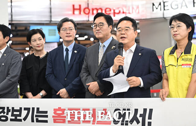 발언하는 민병덕 더불어민주당 을지로위원회 위원장 (오른쪽 두 번째).