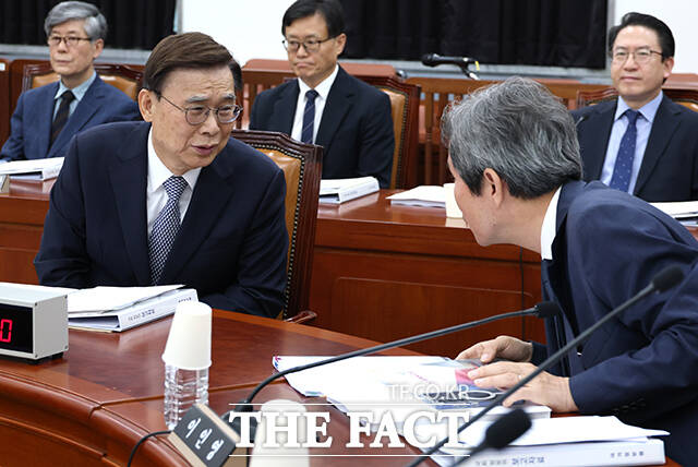 이양수 국회 정보위원회 위원장이 1일 오전 서울 여의도 국회에서 열린 정보위원회 전체회의에 참석해 안건을 상정하고 있다. /국회사진기자단
