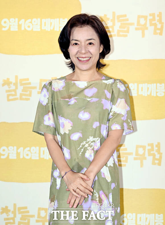 정승오 감독이 1일 서울 용산구 CGV 용산 아이파크몰에서 열린 영화 '철들 무렵' 언론시사회 및 기자간담회에 참석해 질의에 답하고 있다.