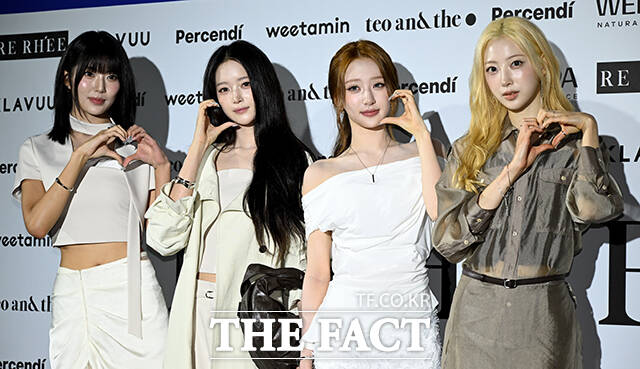 그룹 하이키 옐, 서이, 휘서, 리이나(왼쪽부터)가 1일 오전 서울 중구 동대문디자인플라자(DDP)에서 열린 2027 S/S 서울패션위크 리이 포토월 행사에 참석해 포즈를 취하고 있다. /박상민 기자