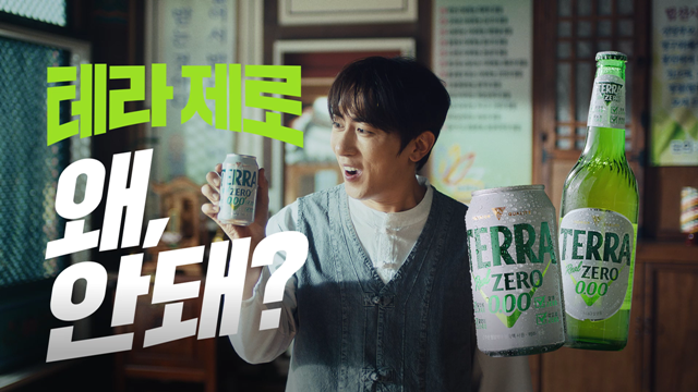 하이트진로음료는 개그맨 김원훈과 함께한 '테라 제로 why not(왜, 안 돼?)' 광고 캠페인을 지난 7월30일 공개한 이후 한 달여 만에 누적 조회수 2000만회를 돌파하며 흥행하고 있다고 1일 밝혔다. /하이트진로음료