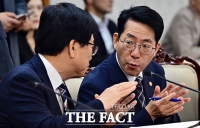  대화 나누는 황종우 해수부 장관과 최교진 교육부 장관 [포토]