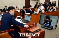  안건 상정하는 김영진 행안위원장 [포토]