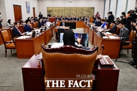  안건 상정하는 이재정 문체위원장 [포토]