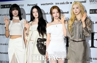  서울패션위크에서 포즈 취하는 하이키 [TF사진관]