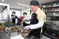  마포구 '반찬공장', 경로당 15곳 밥상 책임진다