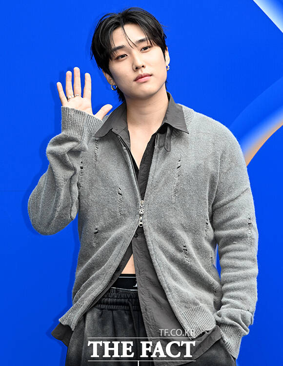 그룹 더보이즈 제이콥이 2일 오후 서울 중구 동대문디자인플라자(DDP)에서 열린 2027 S/S 서울패션위크 얼킨 포토월에 참석해 포즈를 취하고 있다. /박상민 기자