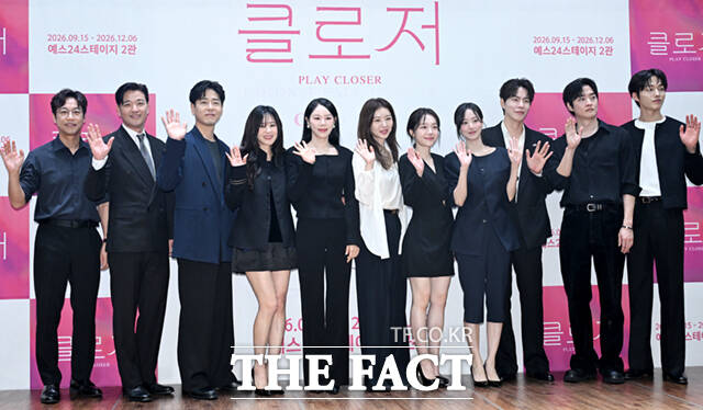 배우 홍종현과 강영석, 이도윤(왼쪽부터)이 2일 오후 서울 종로구 대학로 이음아트홀에서 열린 연극 '클로저' 제작발표회에 참석해 포즈를 취하고 있다.
