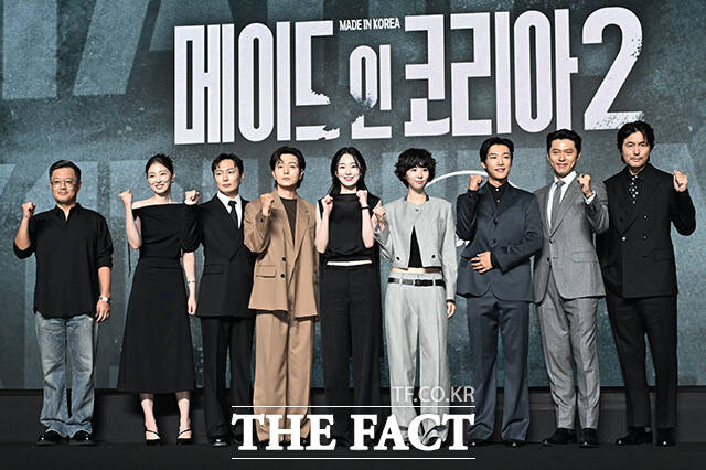 우민호 감독과 배우 차희, 노재원, 정성일, 원지안, 서은수, 우도환, 현빈, 정우성(왼쪽부터)이 2일 오전 서울 영등포구 여의도 콘래드 서울 호텔 그랜드볼룸에서 열린 디즈니+ 오리지널 시리즈 '메이드 인 코리아 시즌2' 제작발표회에 참석해 포즈를 취하고 있다. /김성렬 기자