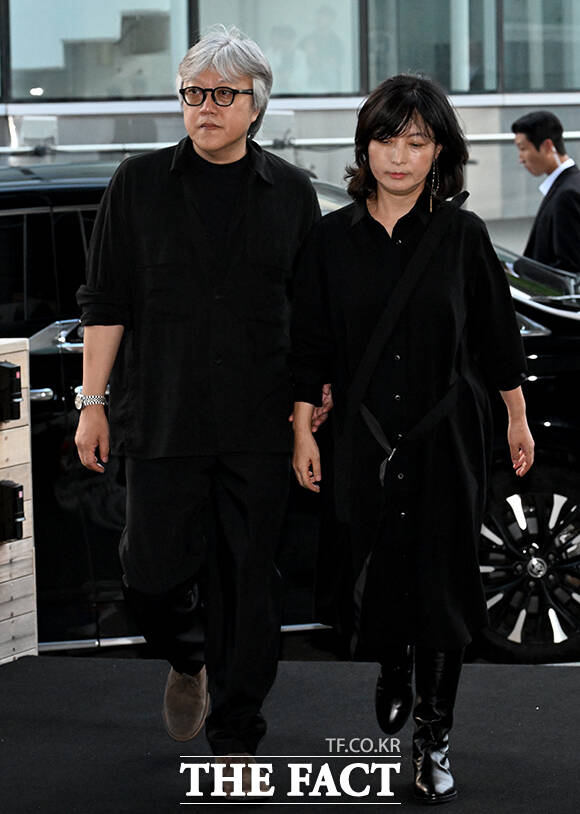 '쌍천만 영화감독' 최동훈(왼쪽).