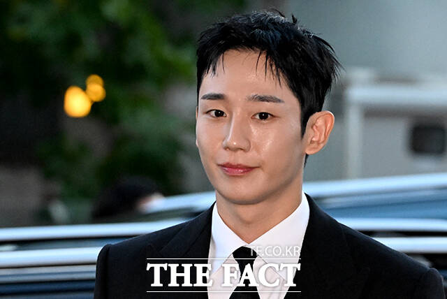 배우 정해인이 2일 오후 서울 용산구 리움미술관에서 열린 'CJ 나이트 인 셀러브레이션 오브 프리즈 서울' 행사에 참석하고 있다. /박상민 기자