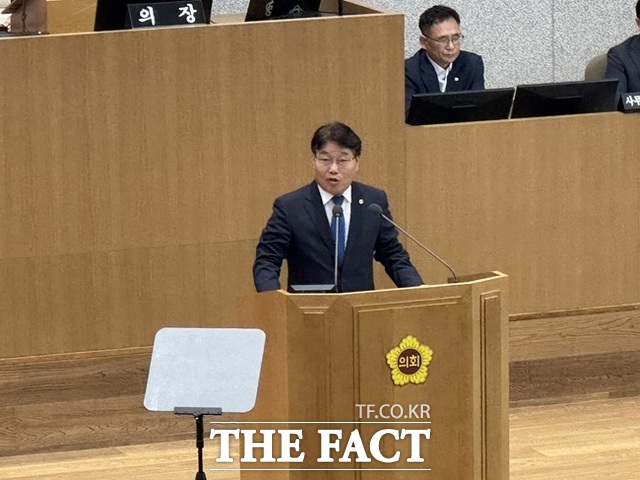 2일 경기도의회 본회의장에서 경기도의회 김성태 의원(더불어민주당·용인2)이 5분 자유발언을 하고 있다. /김선우 기자